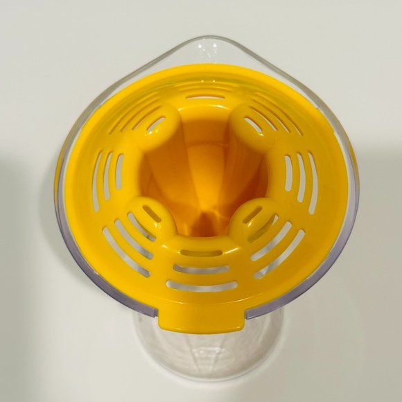 Like New 🍋 OXO 🍋 Good Grips Small Citrus Juicer, Yellow - Picture 15 of 16